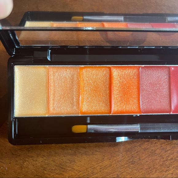 Avon 8 in 1 Lip Palette Natural Ribbons - Picture 8 of 10